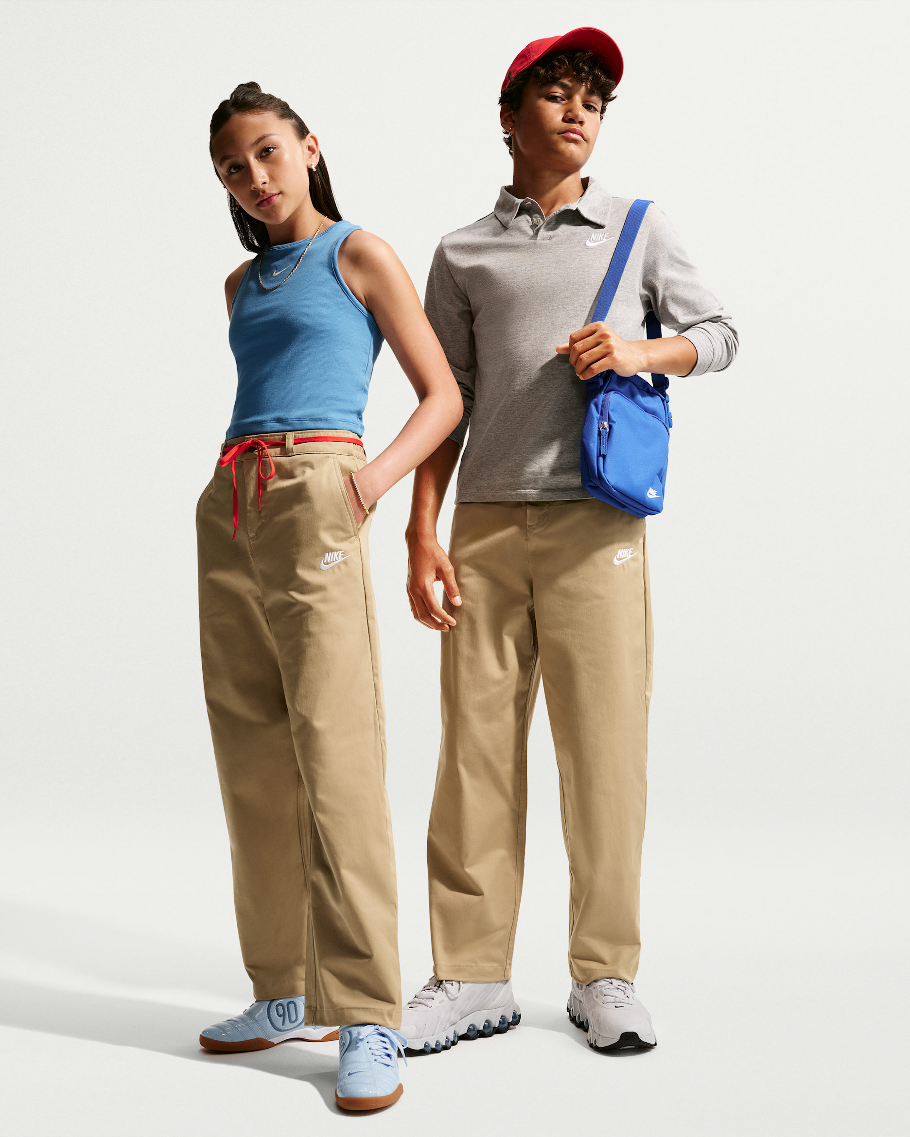 Nike Sportswear Club Older Kids' Woven Everyday Trousers. Nike IL
